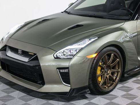 Used 2021 Nissan GT-R Premium image 20