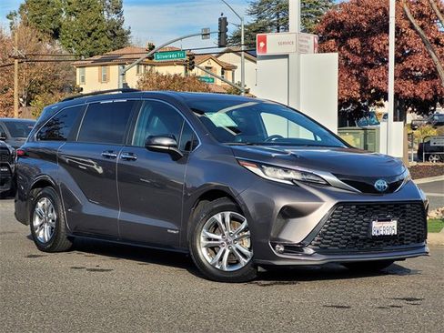 Certified 2021 Toyota Sienna XSE image 2