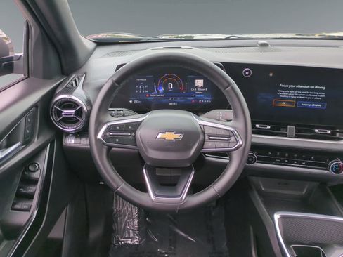 Used 2025 Chevrolet Equinox LT image 12