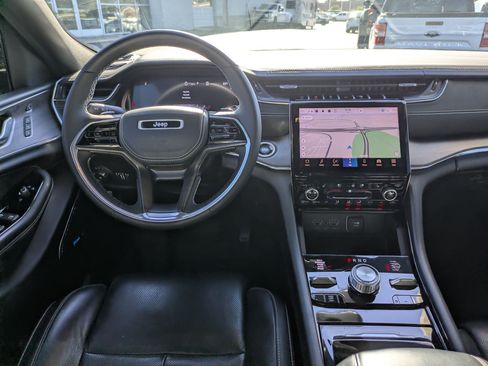 Used 2023 Jeep Grand Cherokee Overland w/ Luxury Tech Group IV AWD/4WD image 29