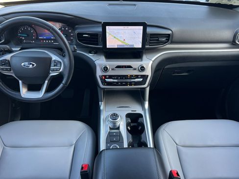 Used 2021 Ford Explorer XLT w/ Equipment Group 202A image 15