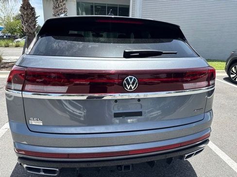 Certified 2024 Volkswagen Atlas Cross Sport SEL R-Line AWD/4WD image 8