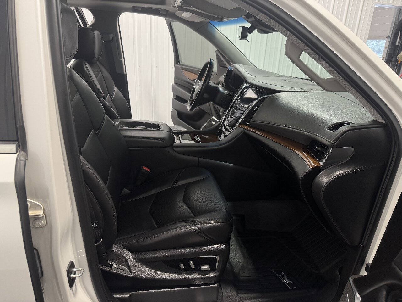 Used 2019 Cadillac Escalade Premium Luxury AWD/4WD image 25
