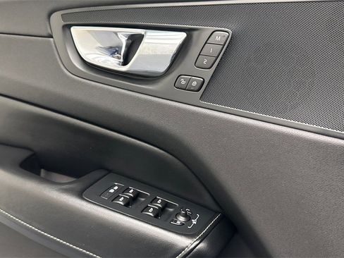 Used 2018 Volvo XC60 T6 R-Design w/ Convenience Package image 18