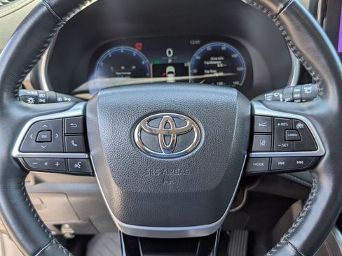 Used 2023 Toyota Highlander Limited AWD/4WD image 19