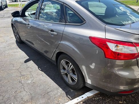 Used 2014 Ford Focus SE w/ SE Sport Package FWD image 11
