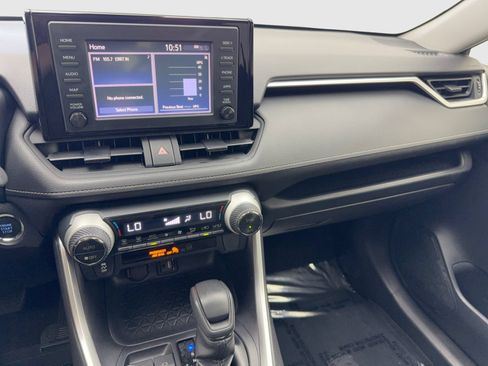 Used 2019 Toyota RAV4 XLE FWD image 24