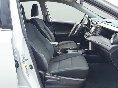 Used 2015 Toyota RAV4 LE AWD/4WD image 13