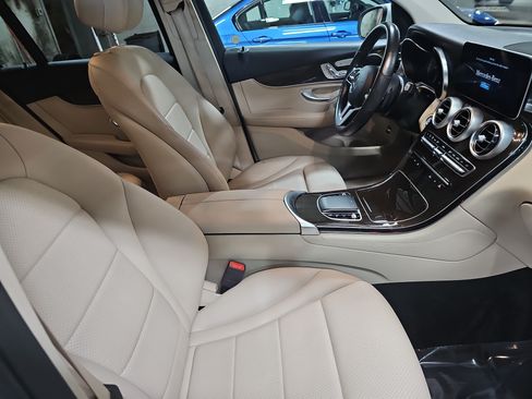 Used 2021 Mercedes-Benz GLC 300 image 10