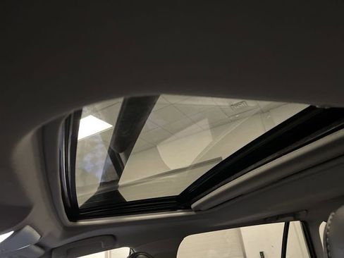 Used 2022 Toyota RAV4 XLE Premium image 21