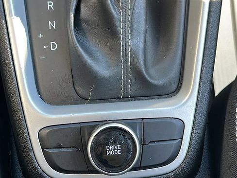 Used 2024 Hyundai Venue SEL image 24