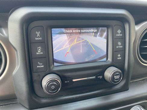 Used 2018 Jeep Wrangler Unlimited Sport S AWD/4WD image 17