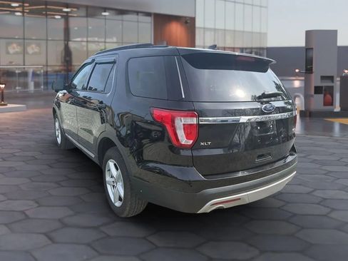 Used 2017 Ford Explorer XLT w/ Equipment Group 202A AWD/4WD image 6