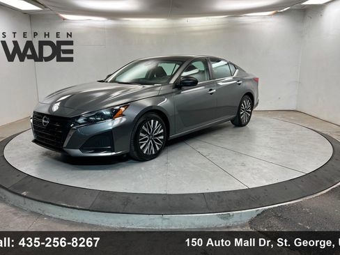 Used 2024 Nissan Altima 2.5 SV image 1