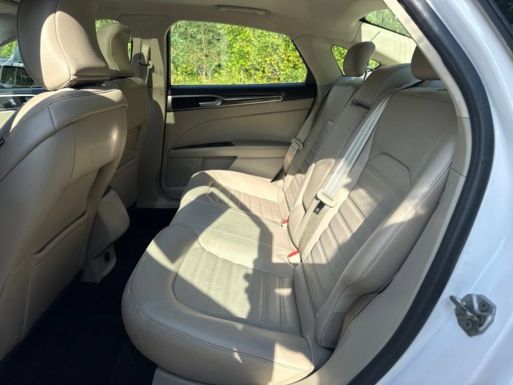 Used 2017 Ford Fusion SE AWD/4WD image 29