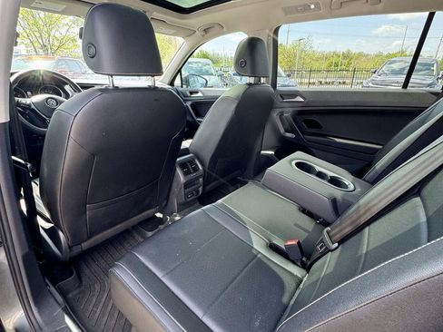Used 2021 Volkswagen Tiguan SE w/ Panoramic Sunroof Package FWD image 11