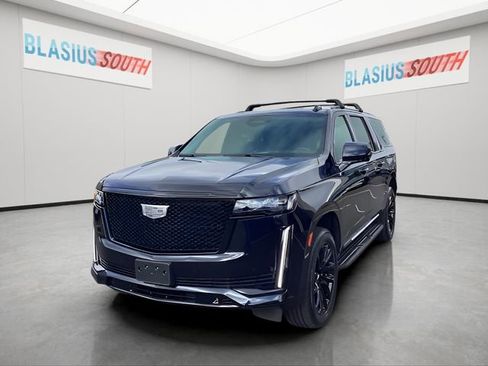 Used 2023 Cadillac Escalade ESV Sport Platinum w/ LPO, ONYX Package image 7