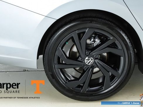 Used 2025 Volkswagen Jetta SE w/ Sunroof Package FWD image 13