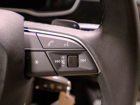 Used 2025 Audi Q3 2.0T Premium image 33