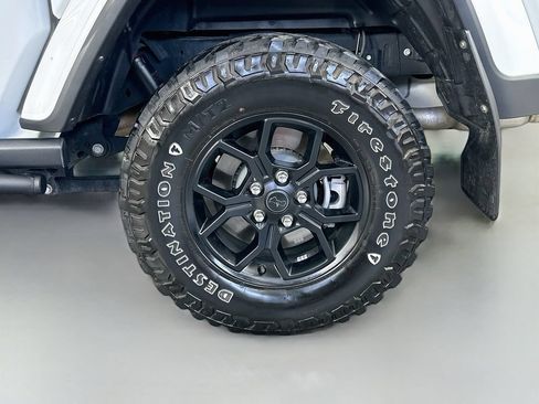 Used 2024 Jeep Gladiator Sport AWD/4WD image 33