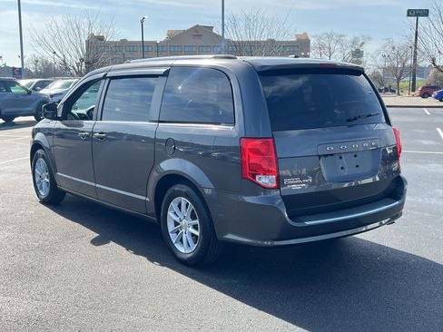 Used 2019 Dodge Grand Caravan SXT image 5