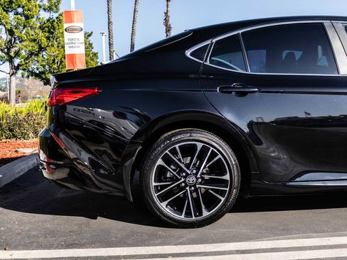 Used 2025 Toyota Camry XLE image 6
