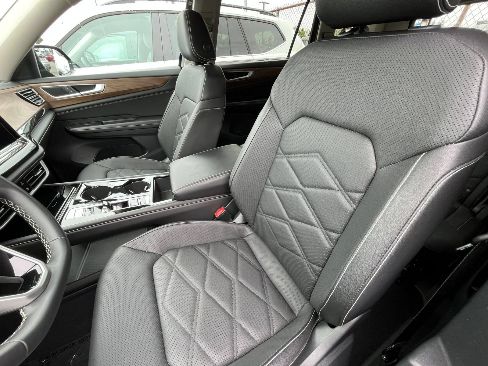 Used 2026 Volkswagen Atlas SE FWD image 38