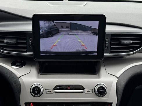 Certified 2023 Ford Explorer XLT w/ Equipment Group 202A image 4