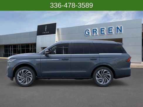 New 2025 Lincoln Navigator Reserve image 3