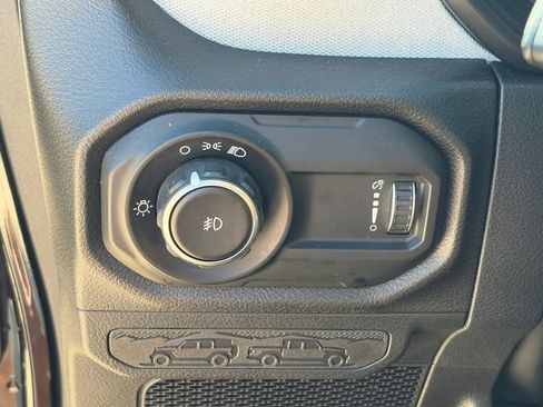 Used 2025 Jeep Wrangler Unlimited Sport AWD/4WD image 19