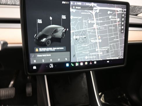 Used 2021 Tesla Model Y Long Range AWD/4WD image 16