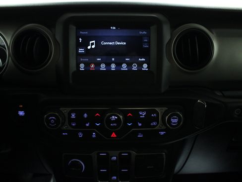 Used 2021 Jeep Gladiator Sport AWD/4WD image 22