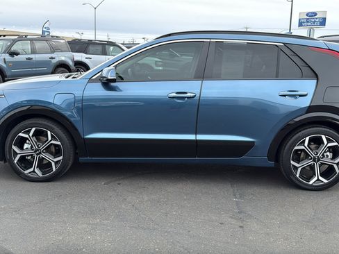 Used 2024 Kia Niro SX Touring image 6