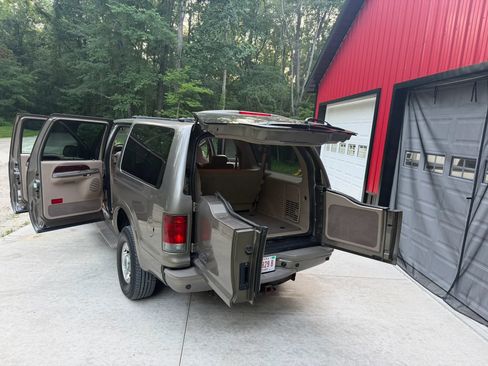 Used 2004 Ford Excursion Limited AWD/4WD image 24