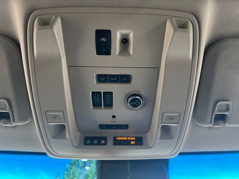 Used 2017 Cadillac Escalade ESV Premium Luxury AWD/4WD image 43