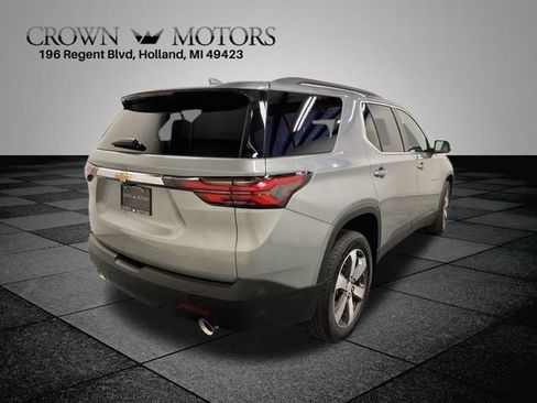Used 2023 Chevrolet Traverse LT w/ LT Premium Package AWD/4WD image 6