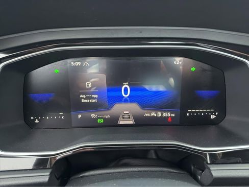 Used 2024 Volkswagen Jetta Sport image 4