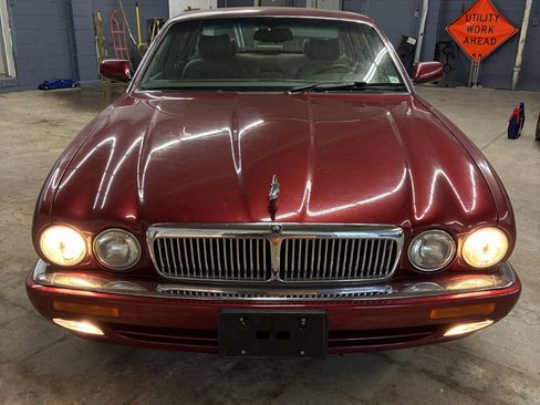 Used 1996 Jaguar XJ6 image 2