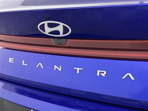 Used 2025 Hyundai Elantra Limited FWD image 32