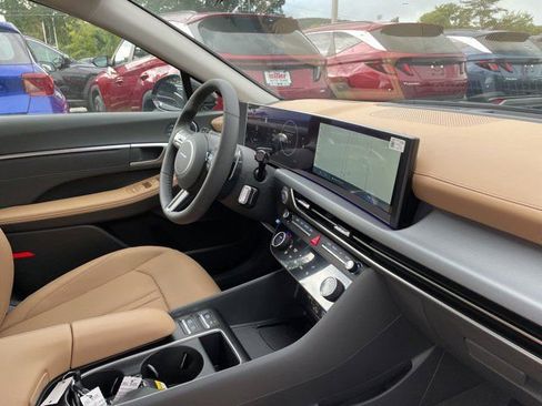 New 2025 Hyundai Sonata Limited image 8