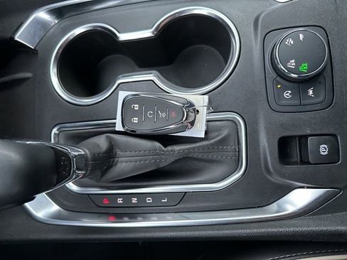 Used 2023 Chevrolet Traverse Premier image 26