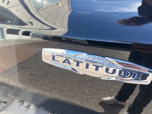 Used 2016 Jeep Renegade Latitude w/ Popular Equipment Group image 43