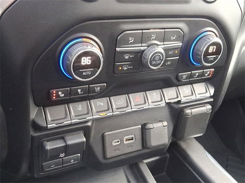 Used 2020 Chevrolet Silverado 2500 LTZ w/ LTZ Premium Package image 17