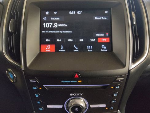 Used 2018 Ford Edge Titanium image 25