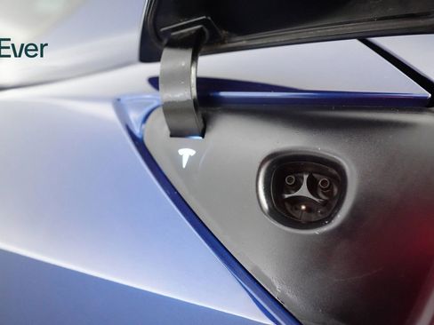 Used 2022 Tesla Model Y Long Range image 24