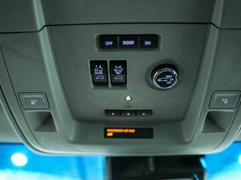 Used 2019 Chevrolet Suburban Premier image 38