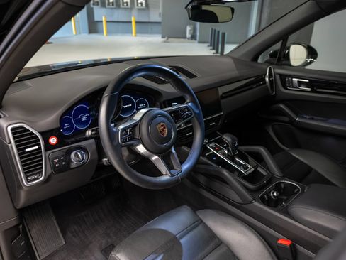 Certified 2023 Porsche Cayenne AWD/4WD image 4