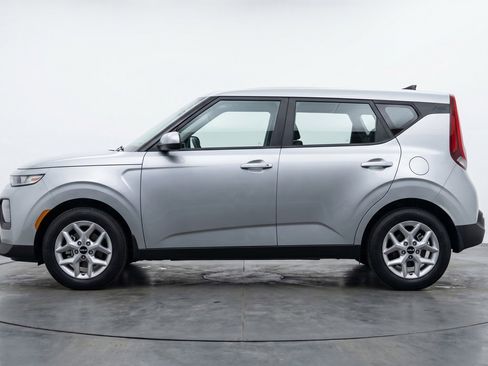 Used 2025 Kia Soul LX w/ LX Technology Package image 5