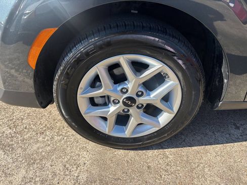 Used 2025 Kia Soul LX w/ LX Technology Package FWD image 27