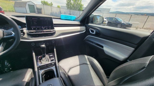 Used 2025 Jeep Compass Limited AWD/4WD image 15